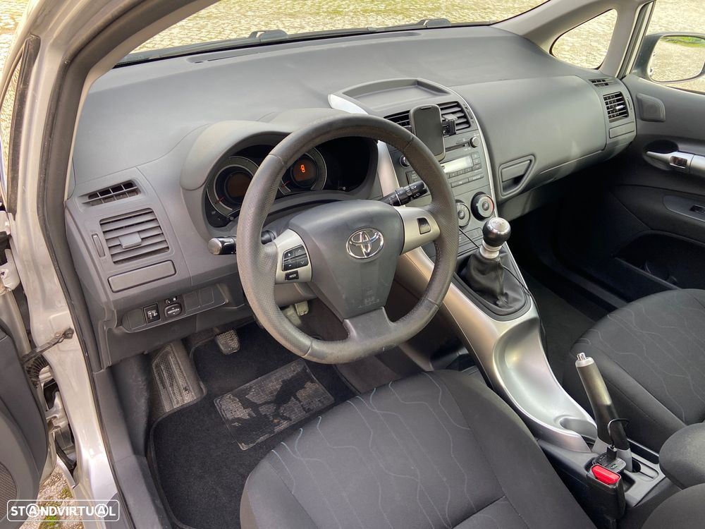 Toyota Auris 1.4 D-4D Exclusive - 10