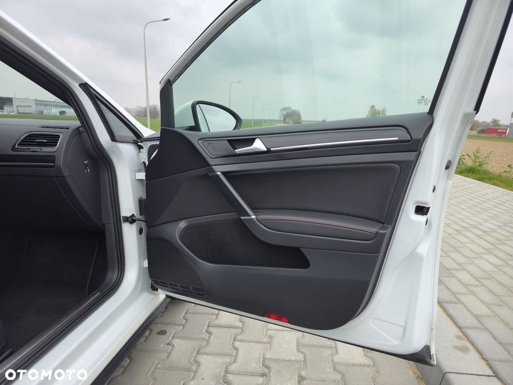 Volkswagen Golf GTI Performance BlueMotion Technology DSG - 21