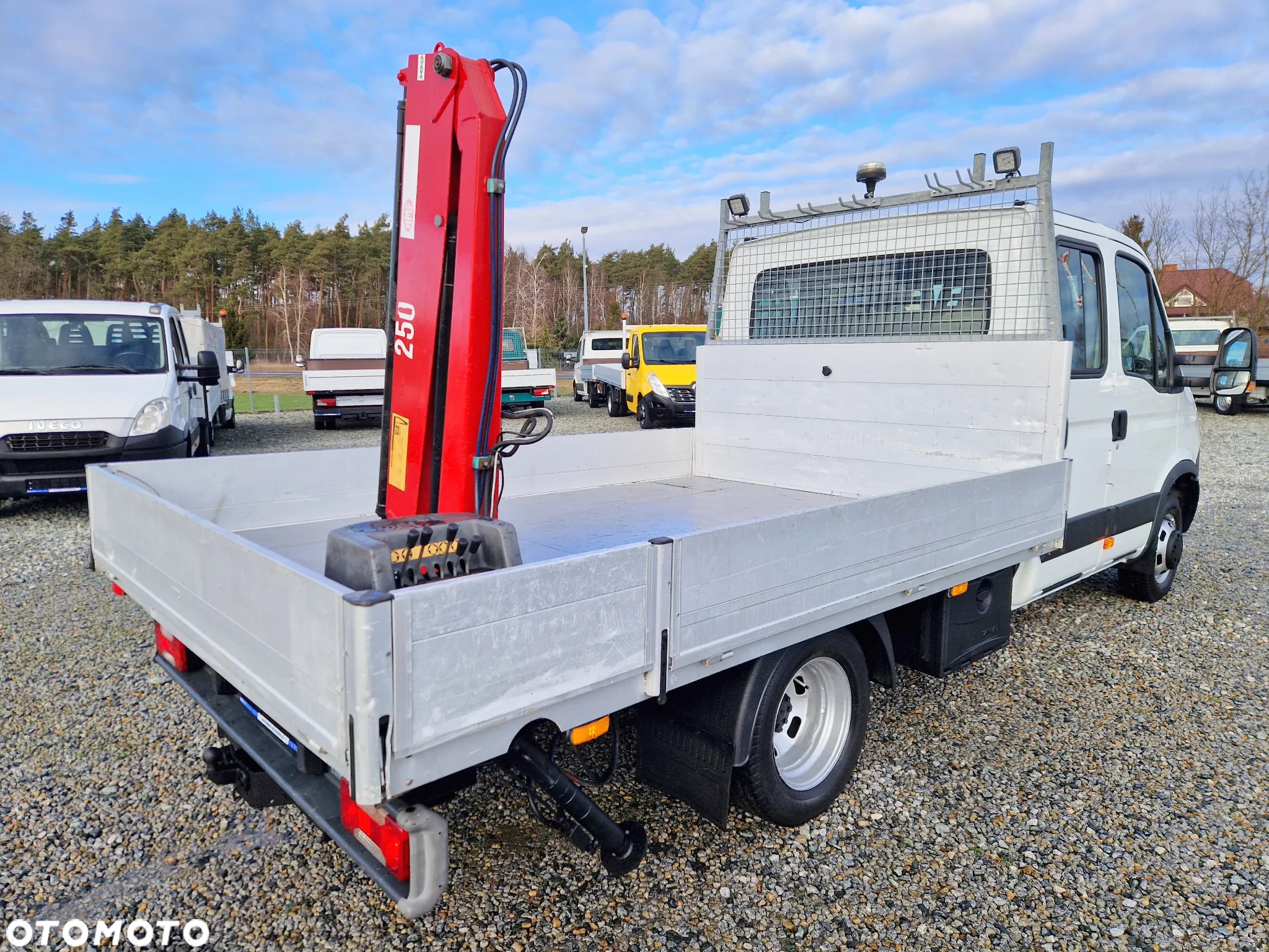 Iveco 35C17 3,0 HPI 170 KONNA DOKA 7 OSOBOWA BRYGADÓWKA 96T/KM PRZEBIEGU GWARANCJA HDS HMF 1670KG UDŻWIGU 3,3M SKRZYNIA BLIŻNIAKI DO 3,5T - 6