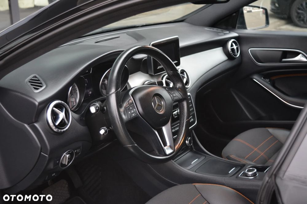 Mercedes-Benz CLA 180 7G-DCT StreetStyle - 7