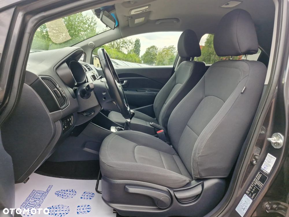 Kia Rio 1.2 L - 12