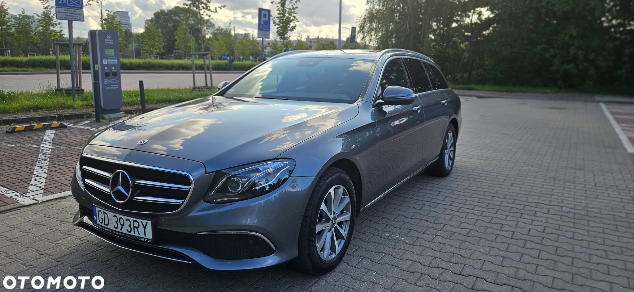 Mercedes-Benz Klasa E 220 d 4-Matic 9G-TRONIC - 11