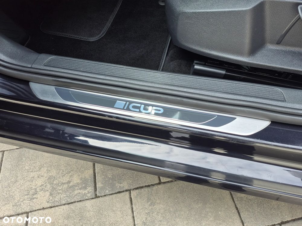 Volkswagen Golf - 25