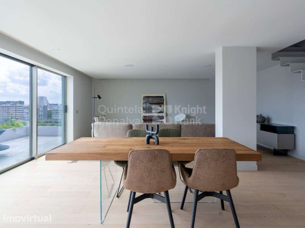Apartamento T4 duplex com terraço e piscina em Lisboa - Grande imagem: 2/41