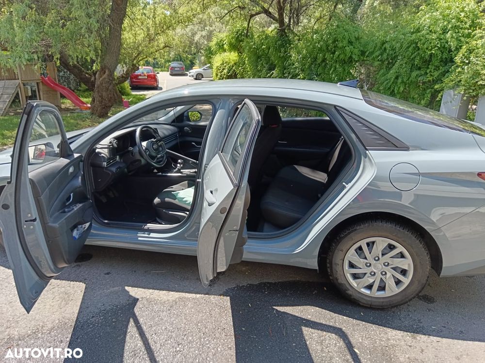 Hyundai Elantra - 11