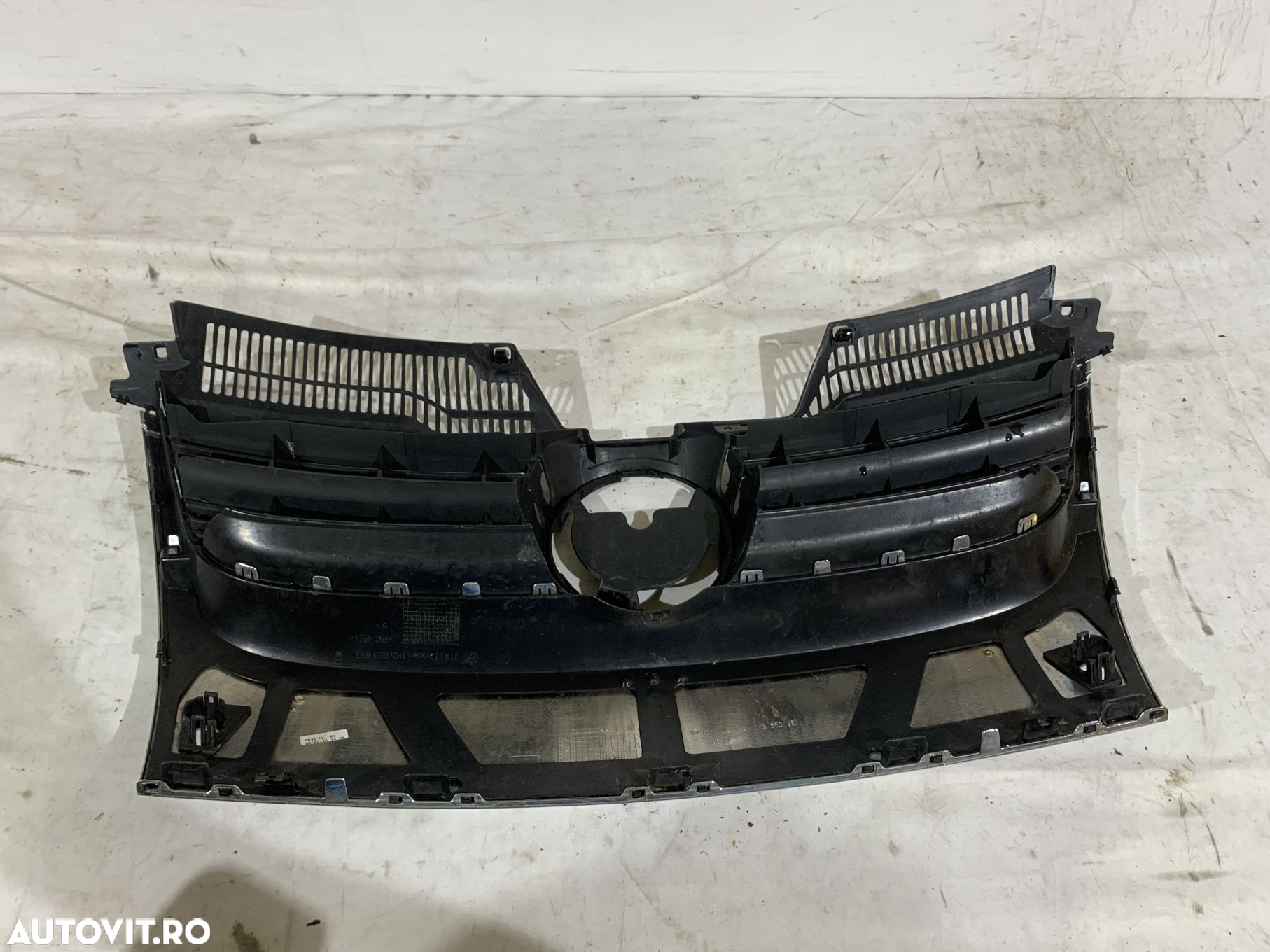 Grila radiator VW Golf 5 Kombi , Jetta  2005 , 2006 , 2007 , 2008 , 2009 , 2010 - 8