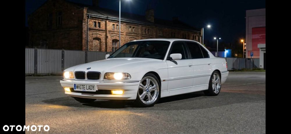 BMW Seria 7 740i V8 - 2