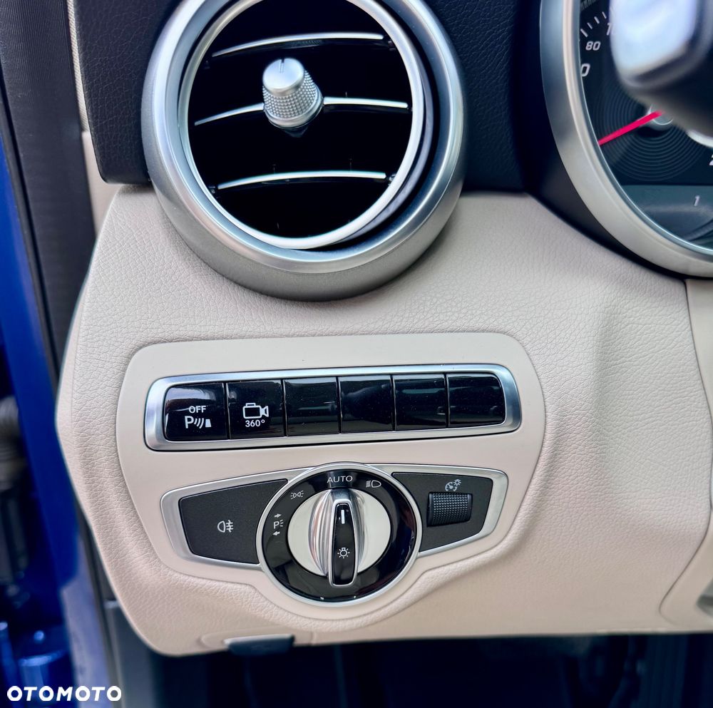 Mercedes-Benz Klasa C 250 d 4-Matic 9G-TRONIC - 23