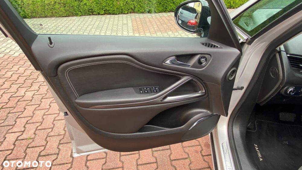 Opel Zafira - 25