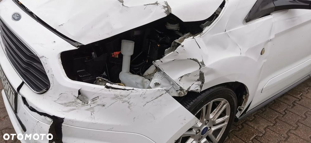 Ford Tourneo Courier 1.5 TDCi Titanium - 21