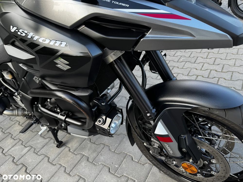 Suzuki V-STROM - 10