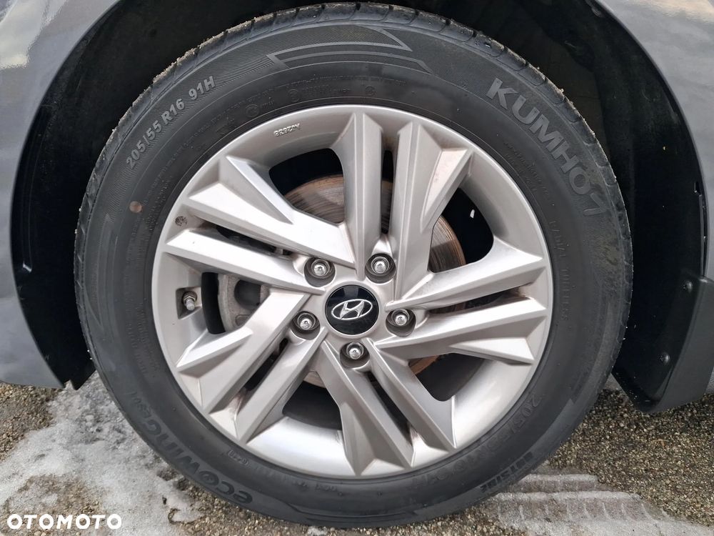 Hyundai Elantra 1.6 Comfort - 26