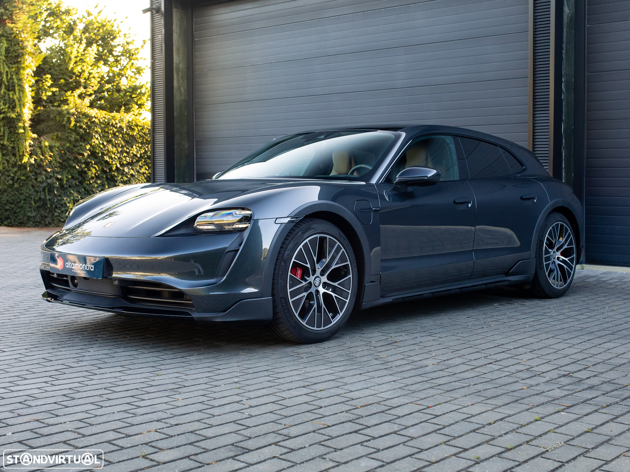 Porsche Taycan Cross Turismo 4S - 5