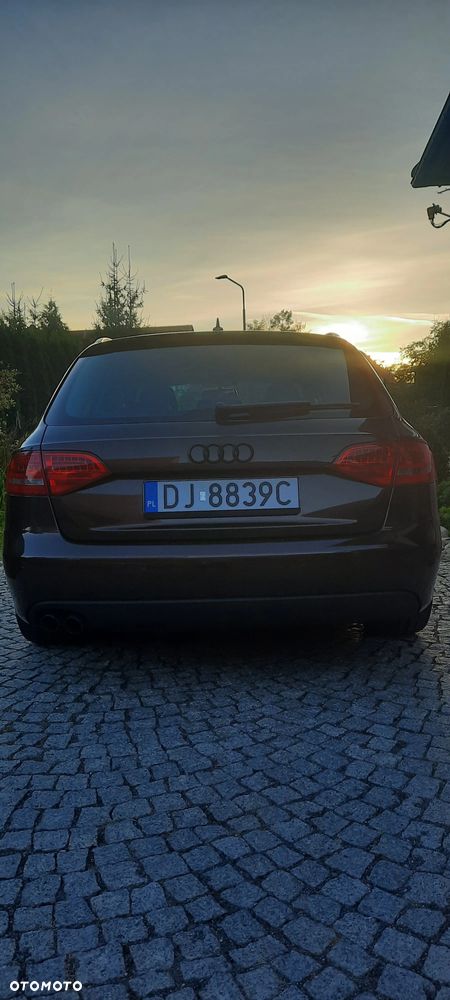 Audi A4 ver-avant-2-0-tdi-dpf-s-line-sportpaket-plus- - 6