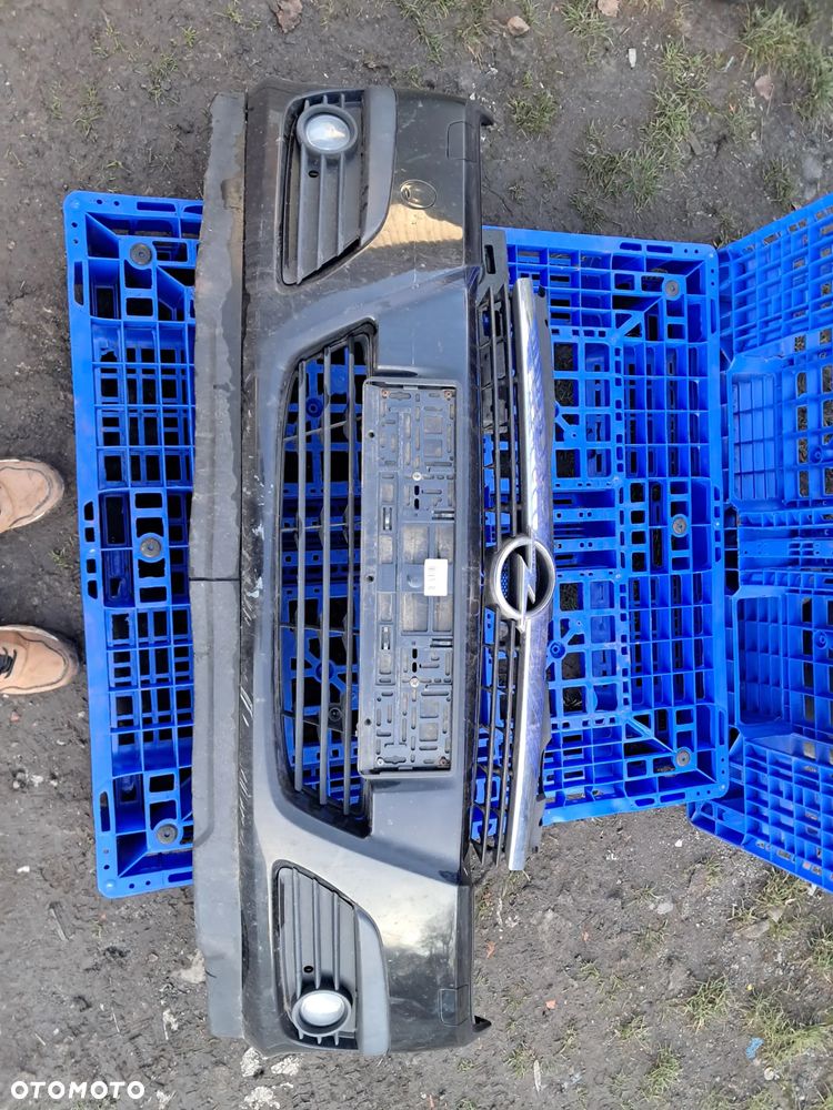 Opel Astra H Zderzak przedni