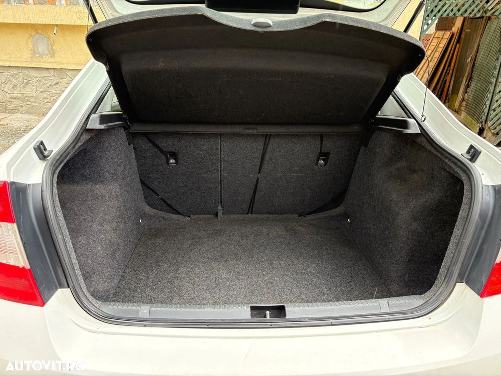 Skoda RAPID 1.2 MPI Active - 8