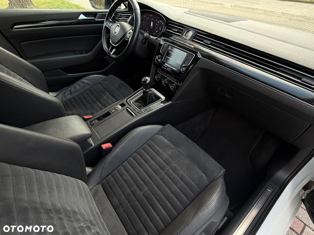 Volkswagen Passat 2.0 TDI (BlueMotion Technology) Highline - 22
