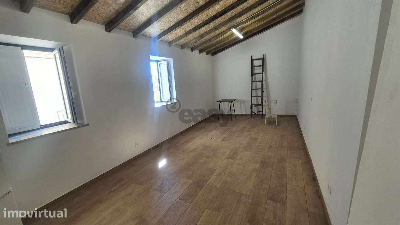 Armazém/comércio com 60m2 em Arroios com hipótese de transformação - Grande imagem: 2/18