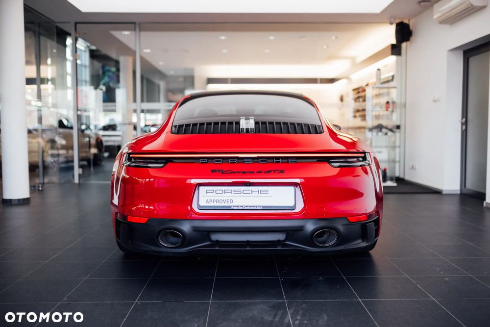 Porsche 911 Carrera 4 GTS - 16