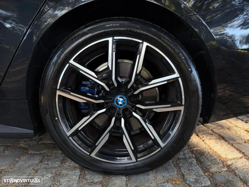 BMW i4 eDrive40 Desportiva M - 11