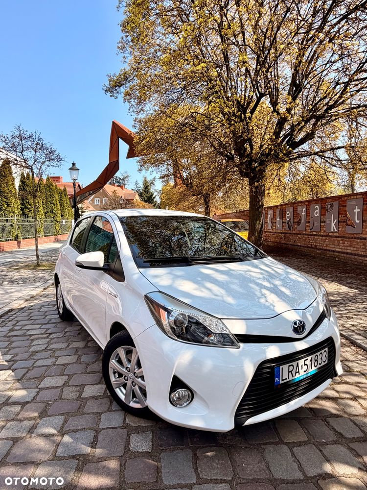 Toyota Yaris Hybrid 100 Premium - 2