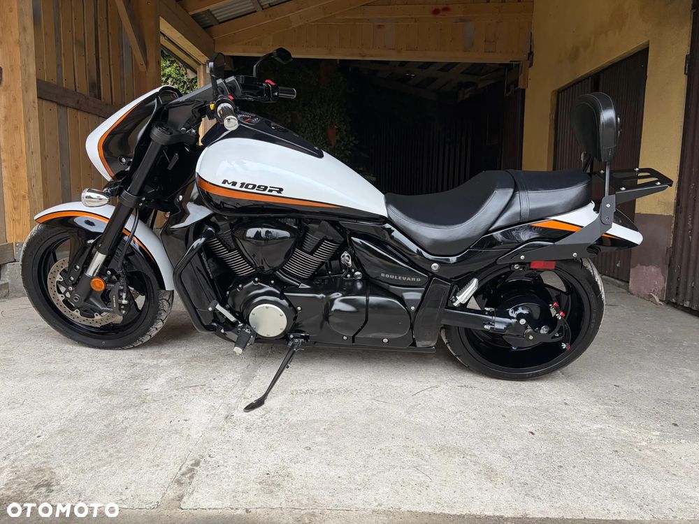 Suzuki Intruder - 11