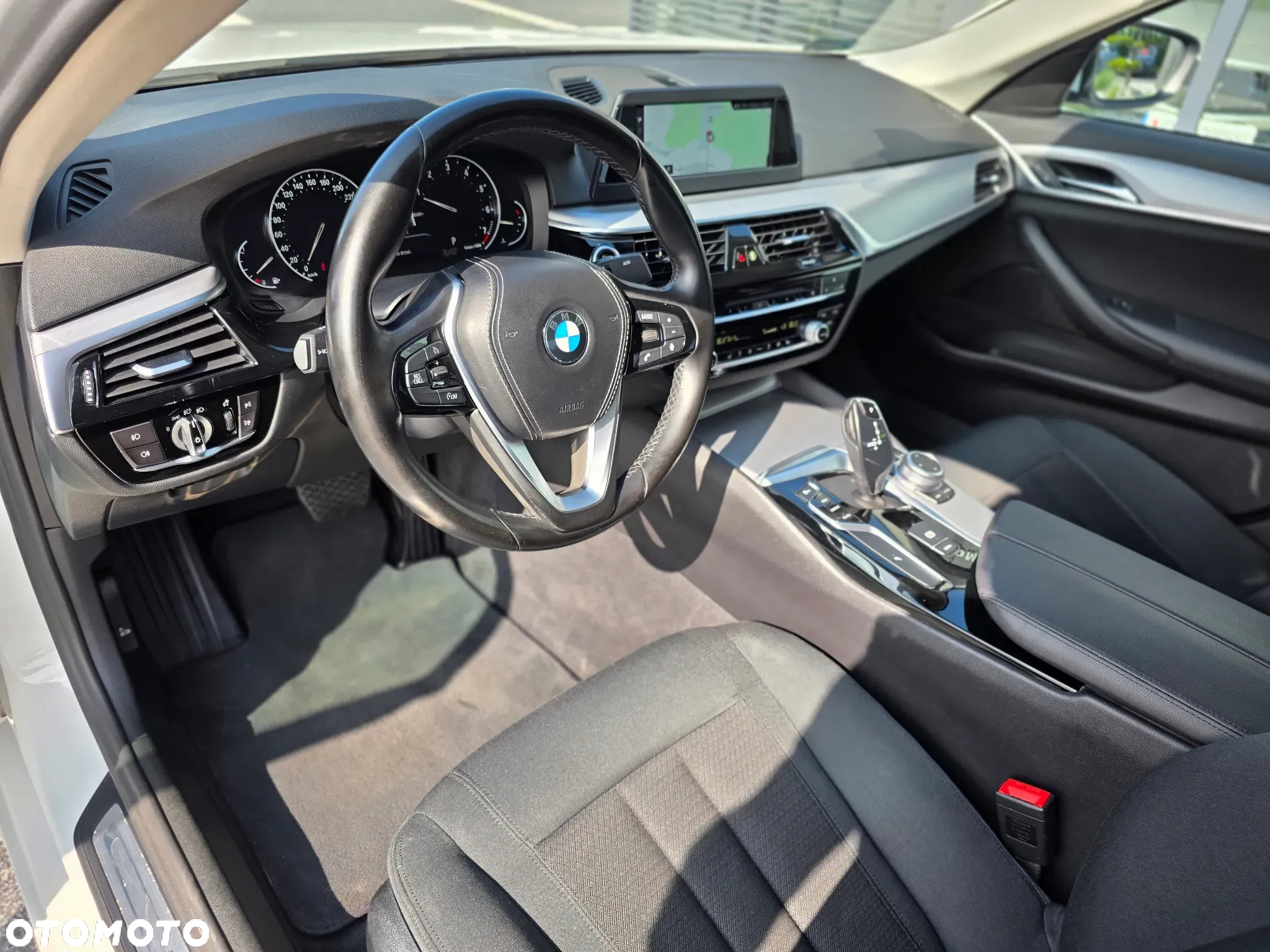 BMW Seria 5 520i - 22