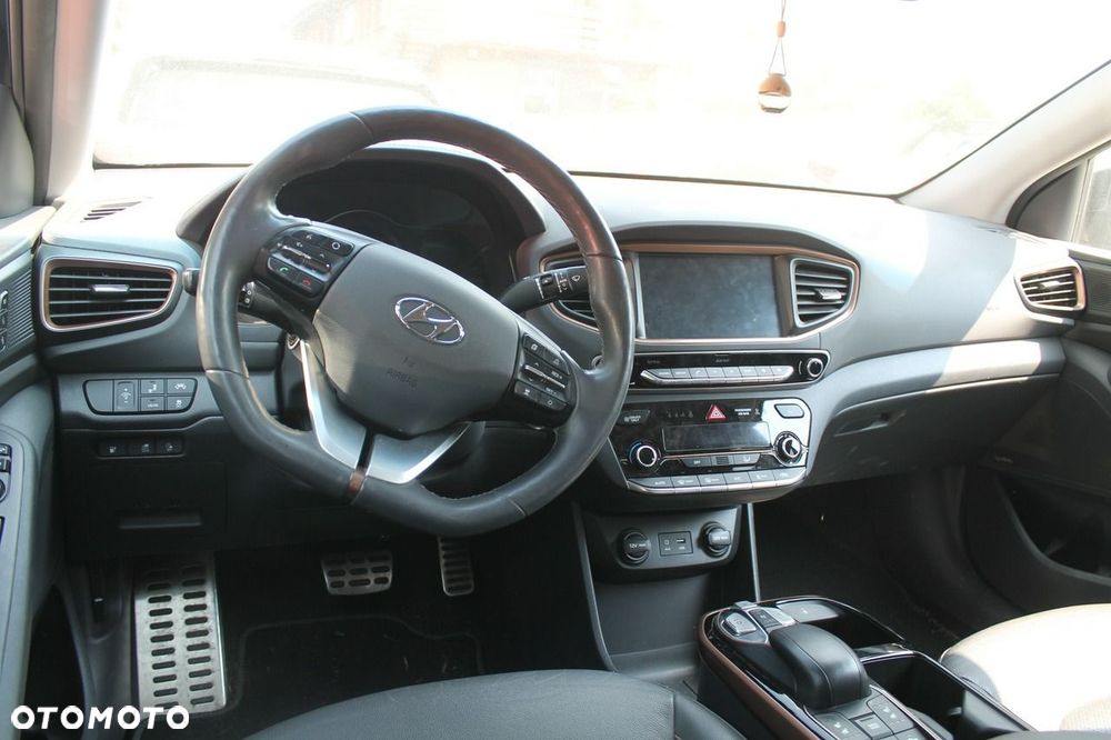 Hyundai IONIQ - 7