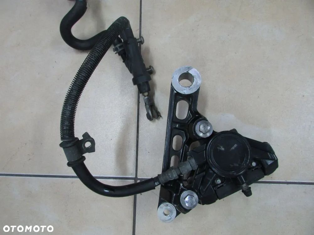 Yamaha YZF 600 THUNDERCAT zacisk hamulca tył klocki - 1