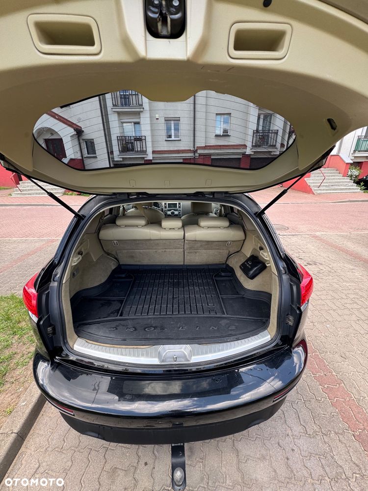 Infiniti FX - 14