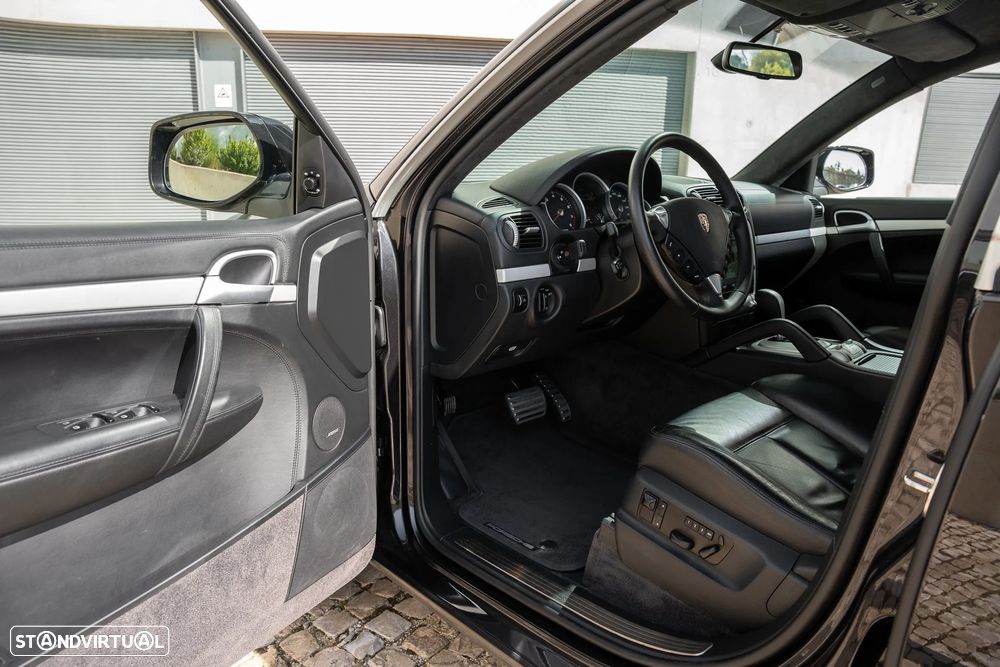 Porsche Cayenne Turbo - 25