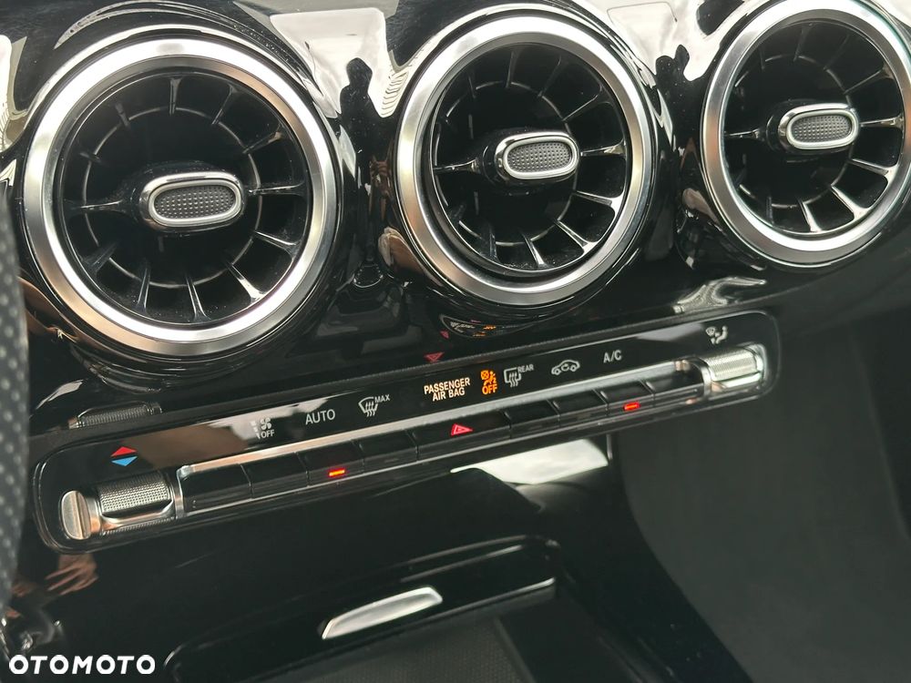 Mercedes-Benz Klasa A 200 AMG Line 7G-DCT - 33
