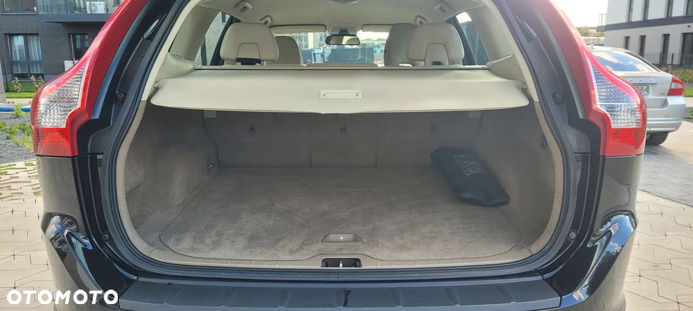 Volvo XC 60 D5 AWD Momentum - 12