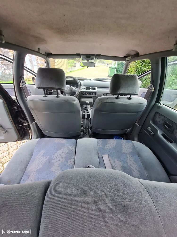 Renault Clio 1.2 Oasis - 8