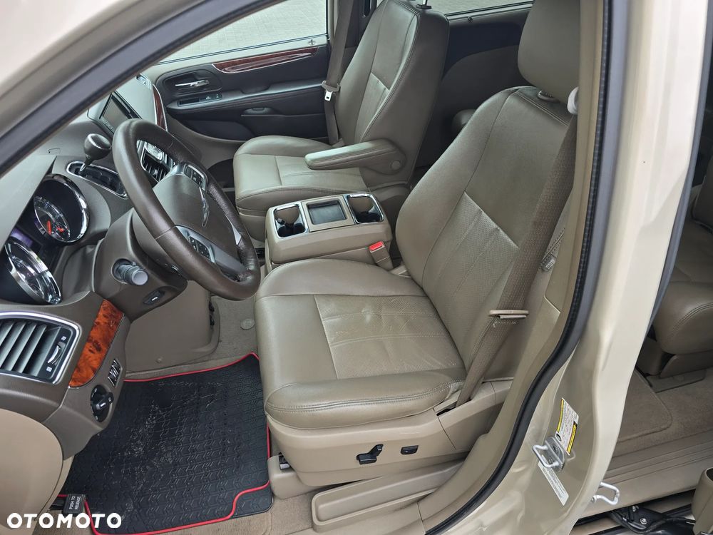 Chrysler Town & Country 3.6 Limited - 23