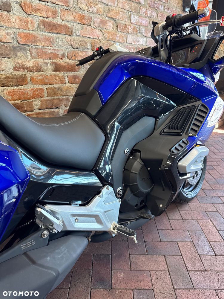 Jawa 750 Touring - 18