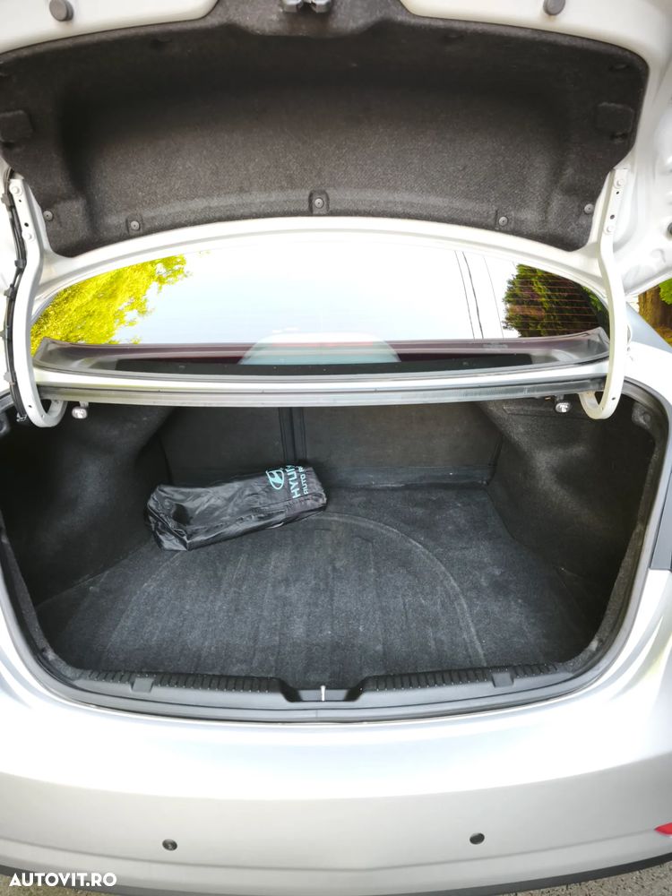 Hyundai Elantra 1.6 MPi - 10