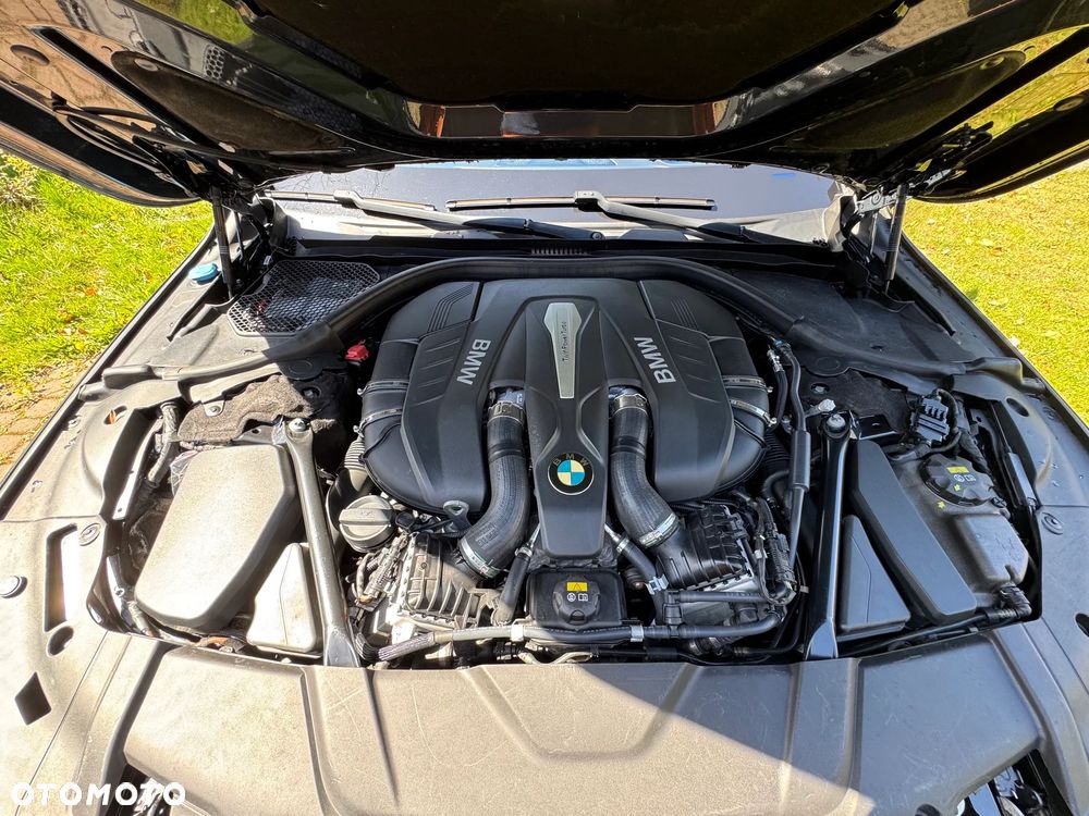 BMW Seria 7 750i xDrive - 14