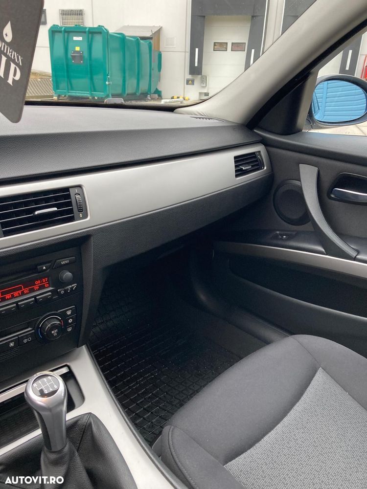 BMW Seria 3 318i - 5
