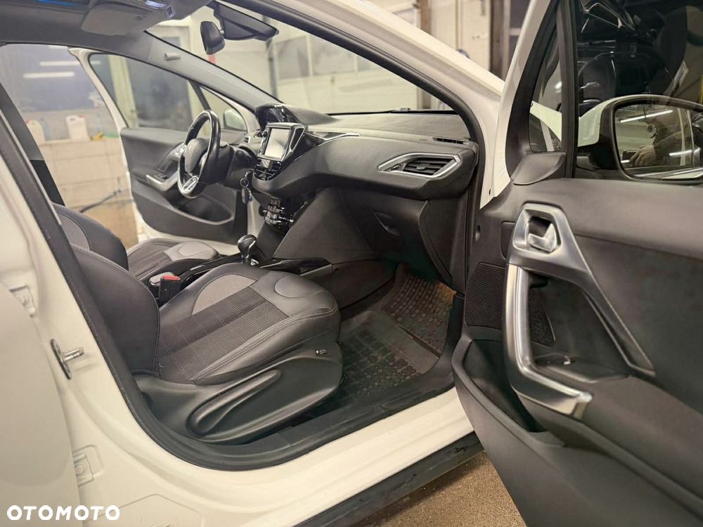 Peugeot 2008 1.2 Pure Tech Allure S&S EAT6 - 14