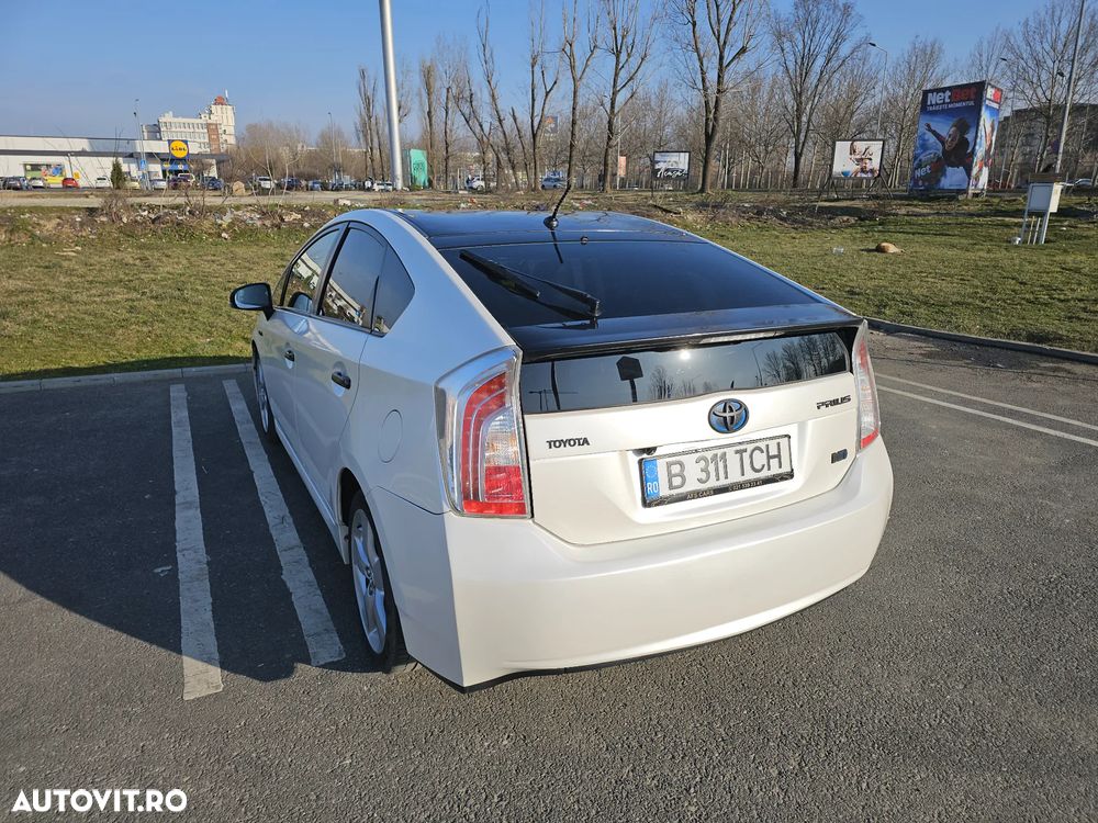 Toyota Prius (Hybrid) - 5