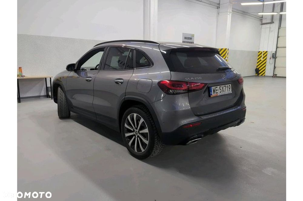 Mercedes-Benz GLA - 2