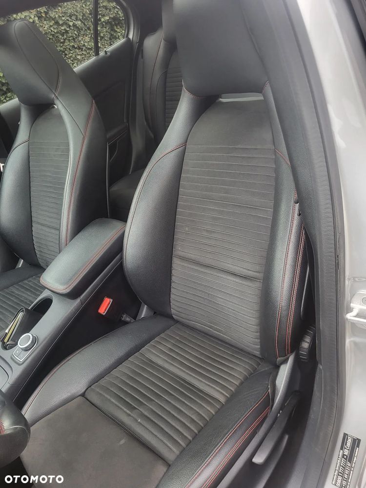 Mercedes-Benz GLA 220 d 7G-DCT AMG Line - 12