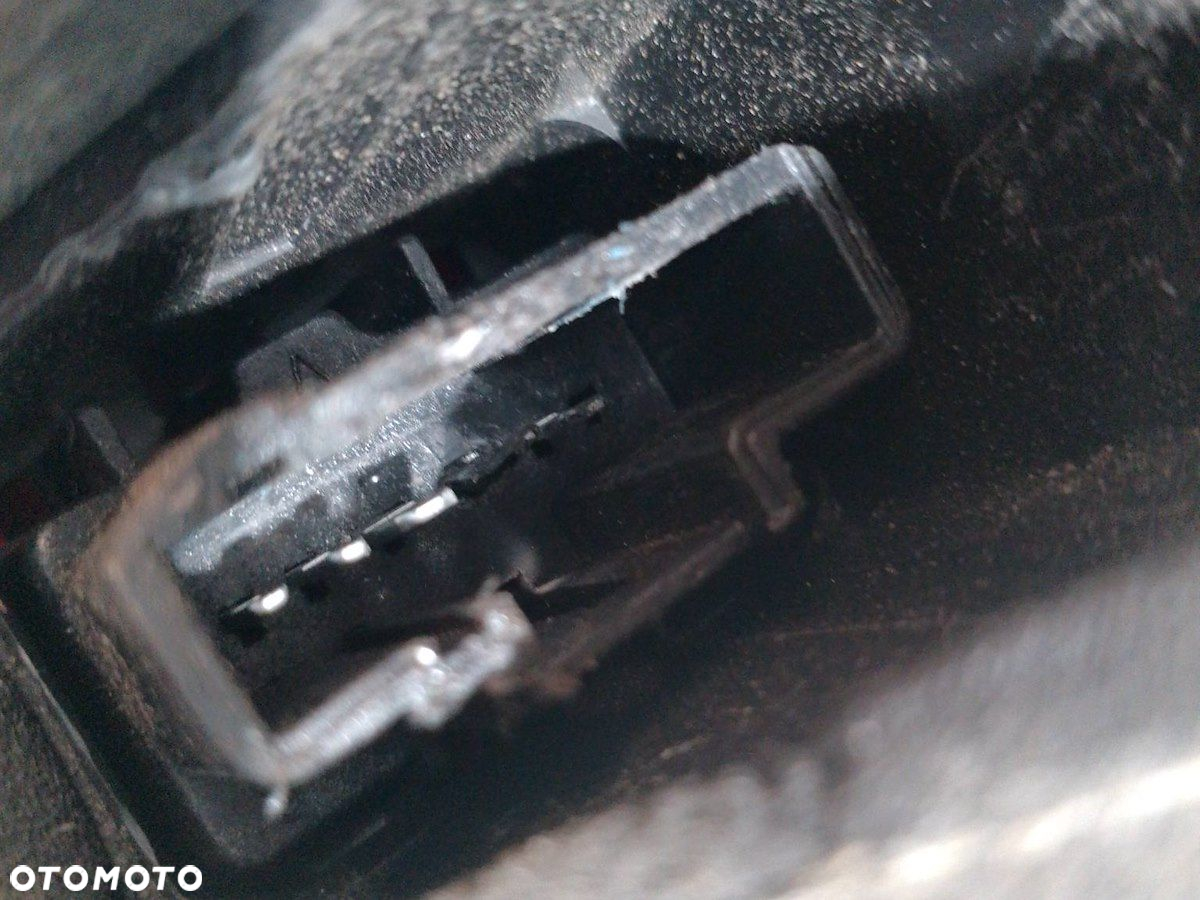 LAMPA TYLNA PRAWA PEUGEOT 407 SW 2.0 HDI KOMBI - 3