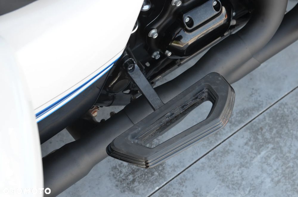 Harley-Davidson Touring Street Glide - 32