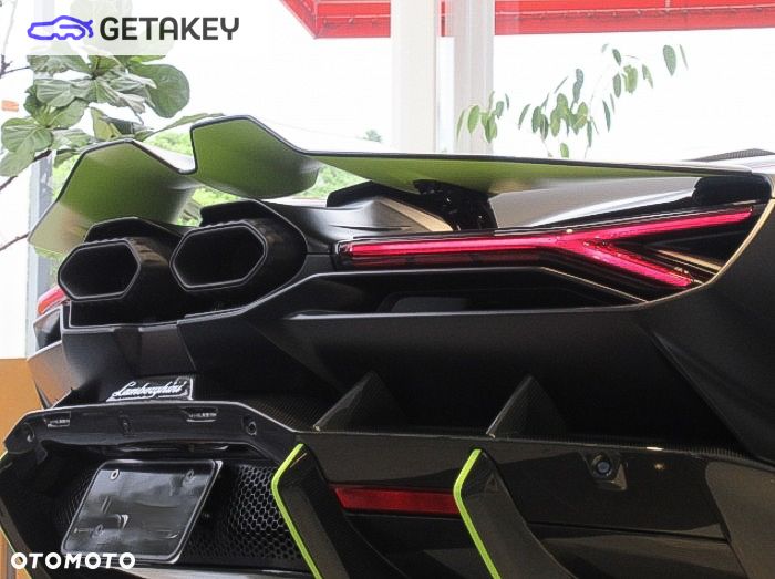 Lamborghini Revuelto - 11