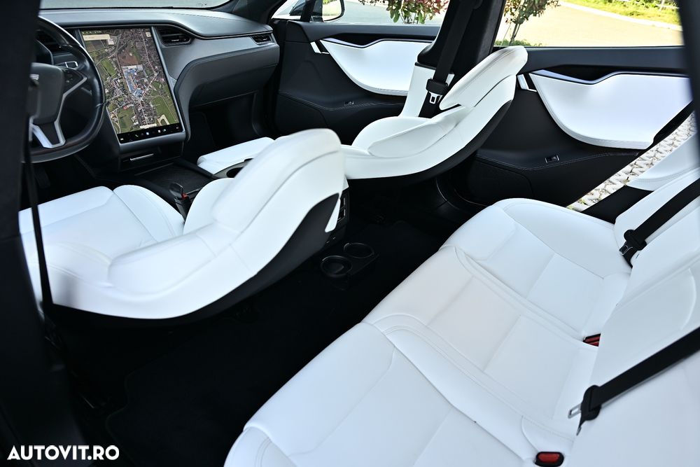 Tesla Model S - 17
