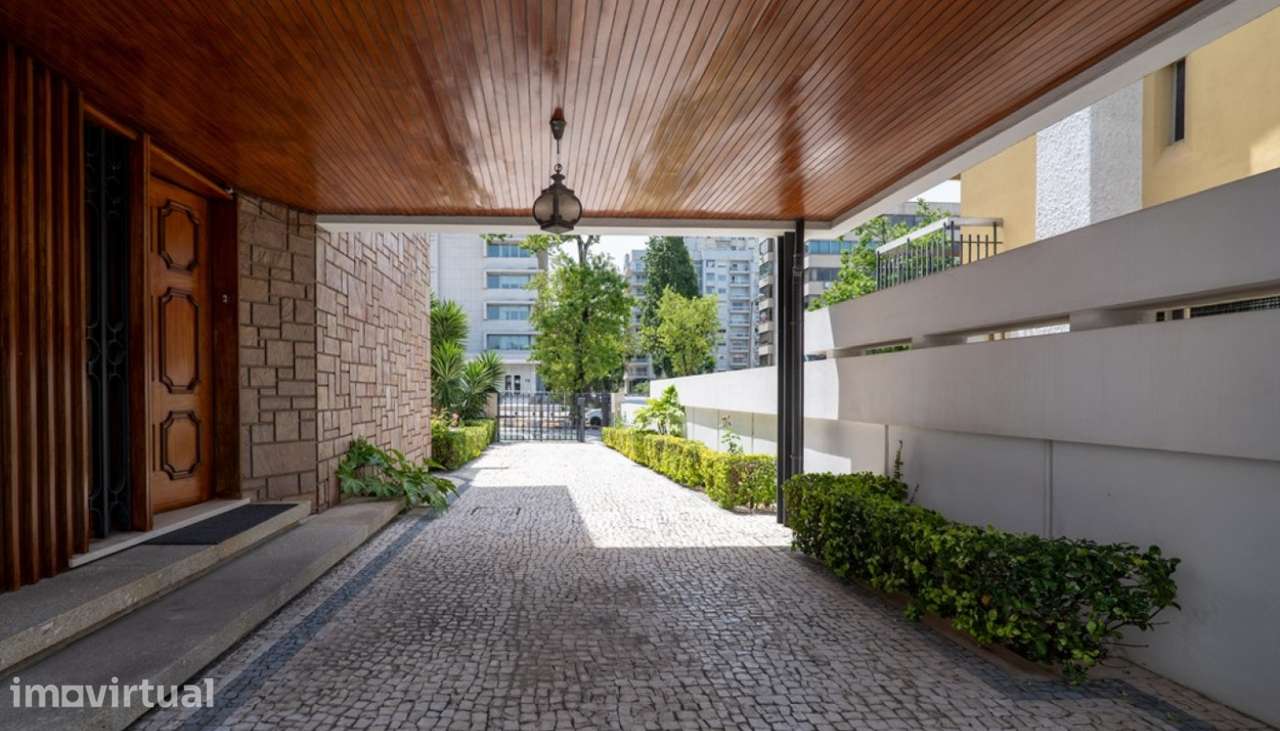 Moradia V3+1 com jardim para venda na Boavista, Porto - Grande imagem: 2/25
