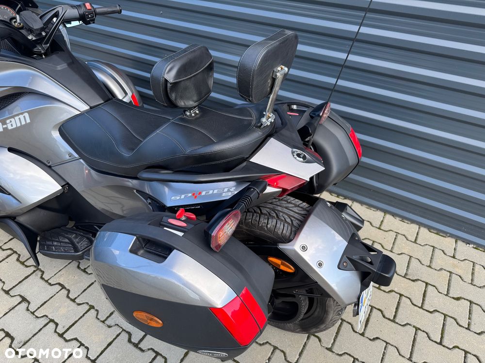 Can-Am Spyder - 18