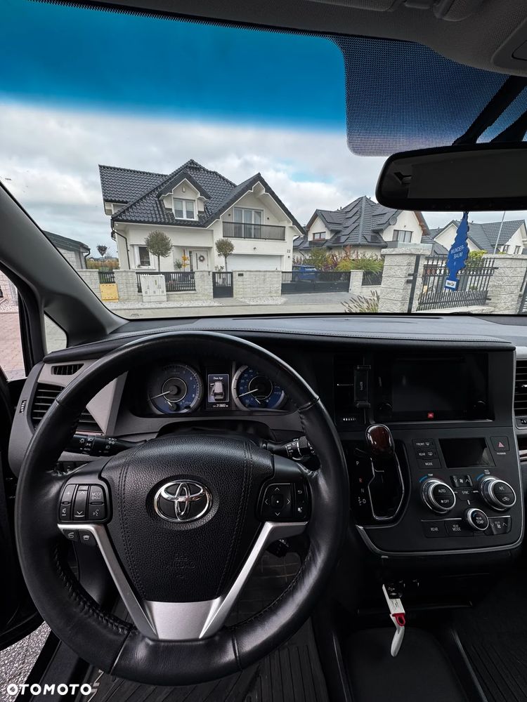 Toyota Sienna - 15